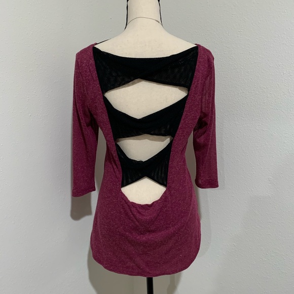 Mesh cut out back top - Picture 2 of 5